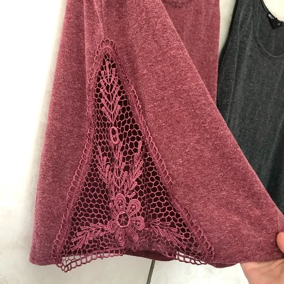 Bundle of 2 Laced Tank Tops - Picture 2 of 6